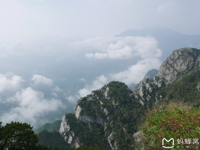 江西庐山嶙峋独峰顶惊现神秘人影，探寻自然奥秘之旅