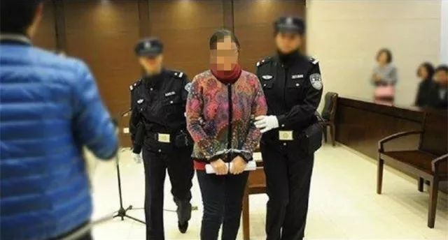 推荐，震惊！网暴大衣哥女子当庭认罪认罚，背后真相引人深思