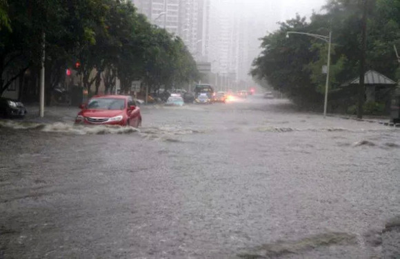 秘鲁暴雨肆虐引发灾难，生死瞬间牵动人心！62人已遭不幸罹难之谜揭晓。