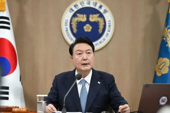 独家揭秘韩国法院取消尹锡悦逮捕令，总统办公室期待复职背后深意！他能重返权力宝座吗？