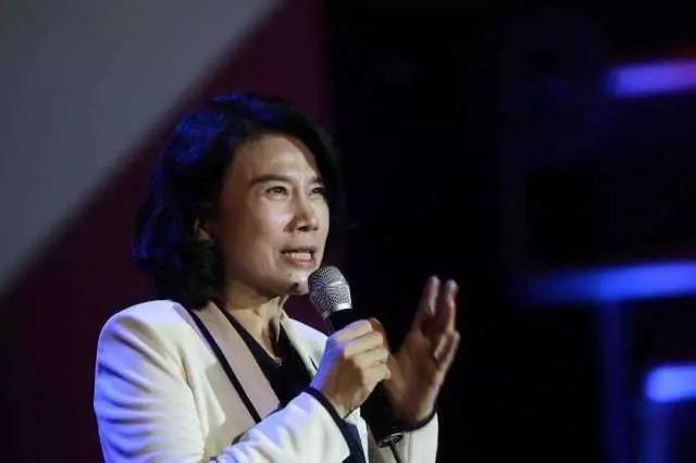 董明珠开会当场霸气怼员工，直言少废话，背后的故事与启示